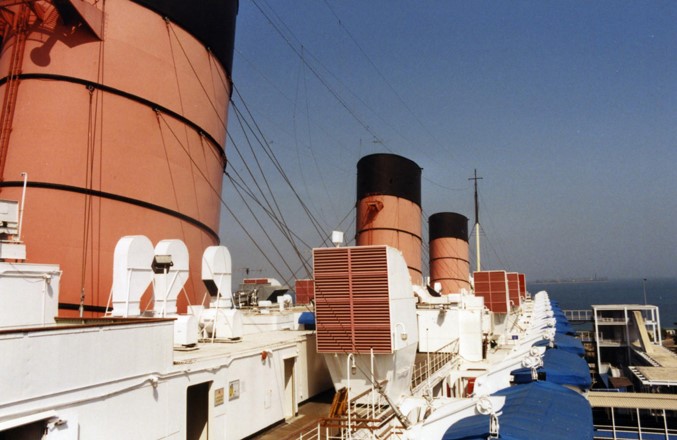 Funnels Of The Queen-Mary.jpg