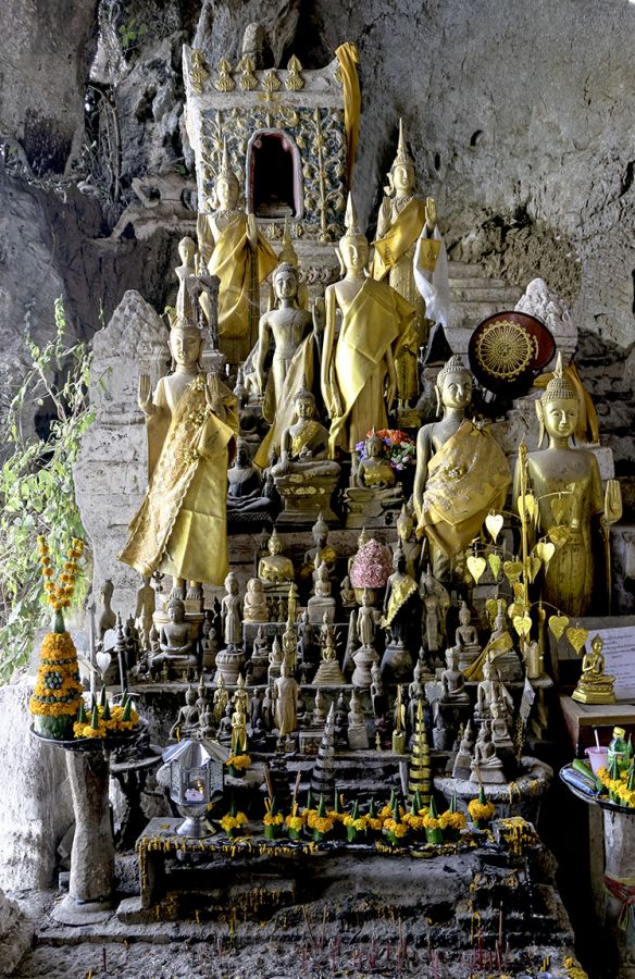 Buddhist Shrine Mekong.jpg