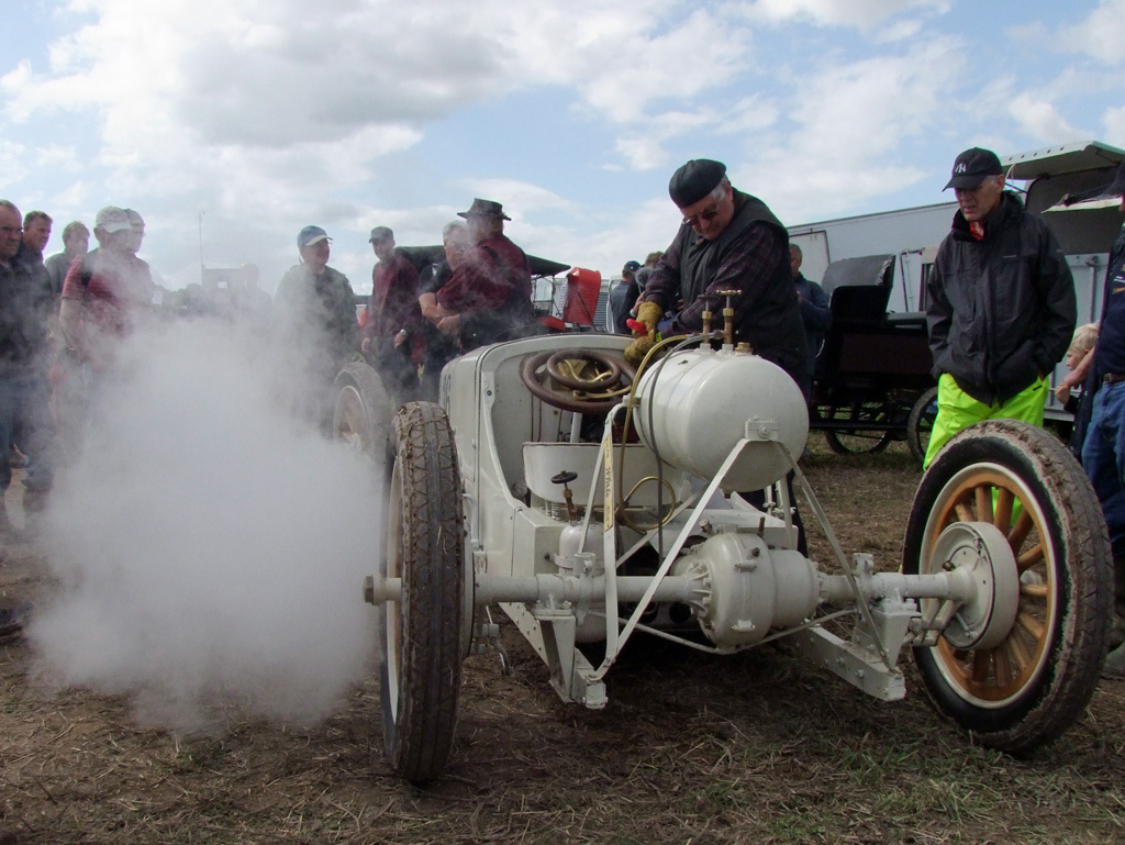 stanley steam car.jpg