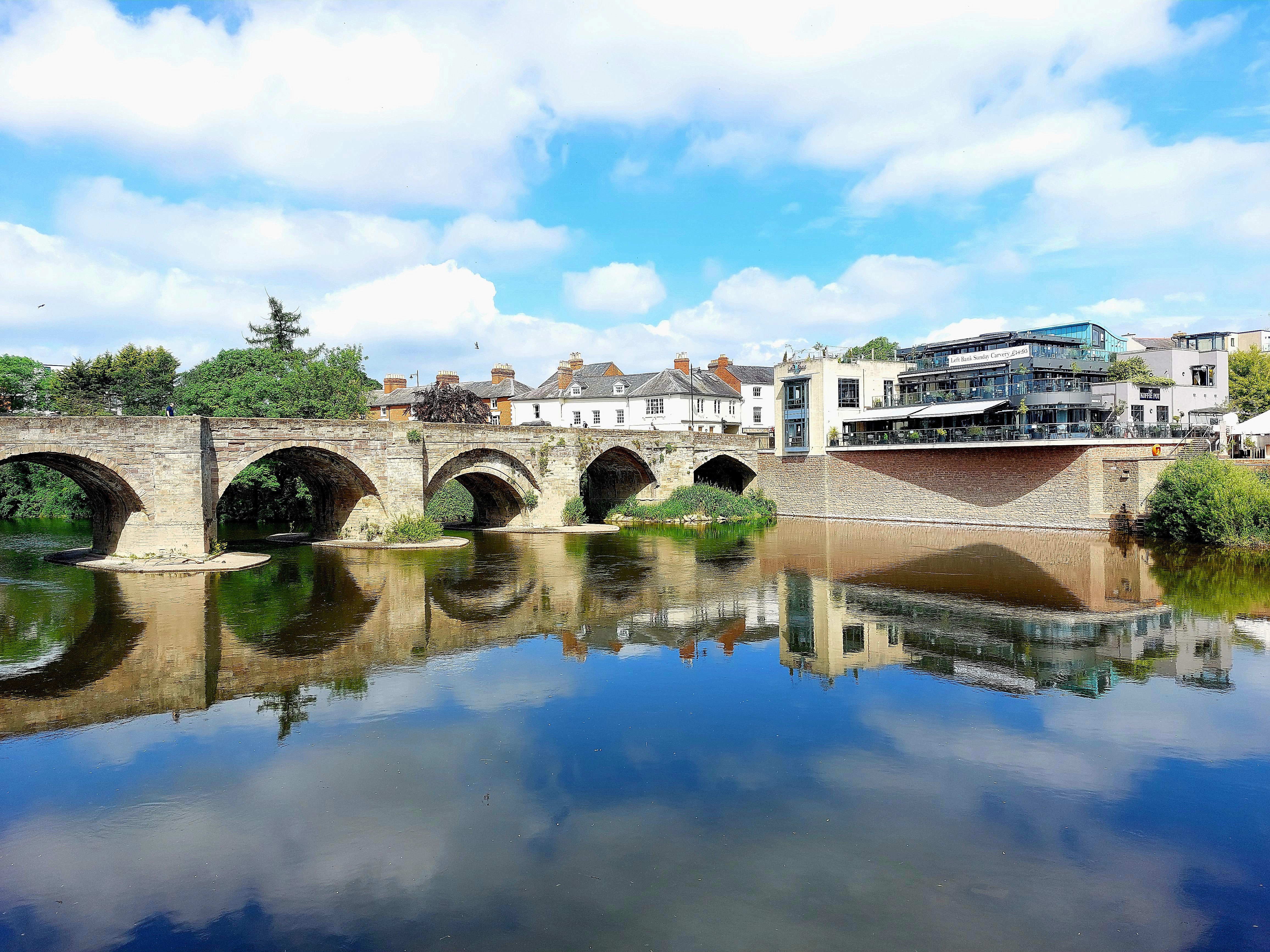 Old Wye Bridge and Left Bank.jpg