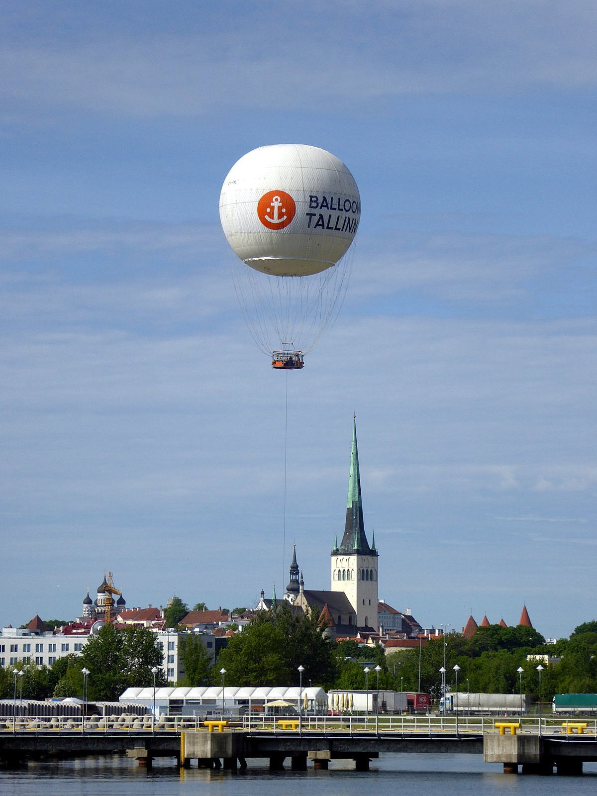 Balloon over Tallin .JPG