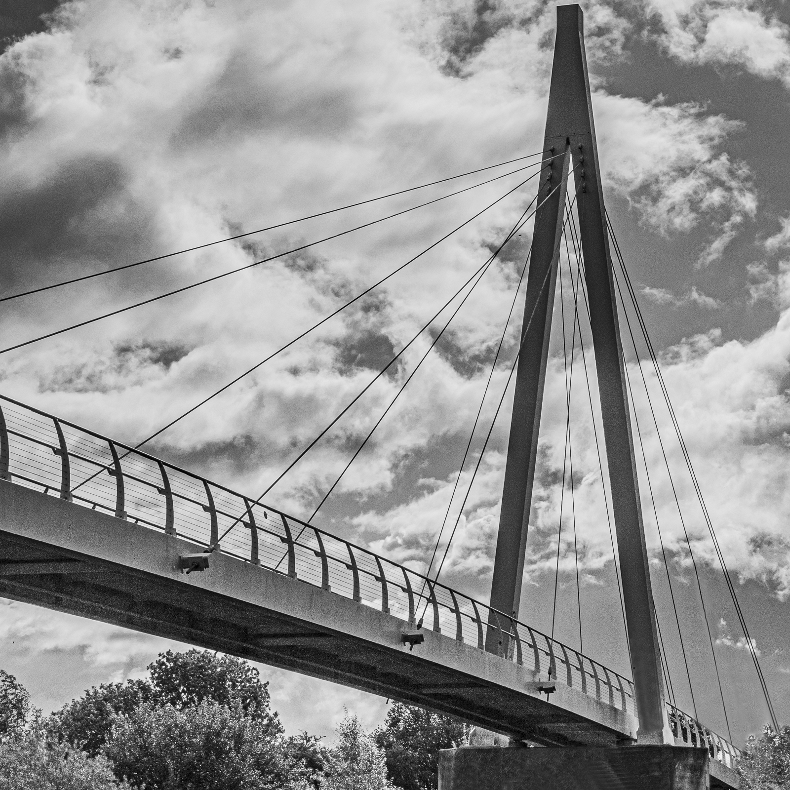 Foot-bridge over the river Wye.jpg