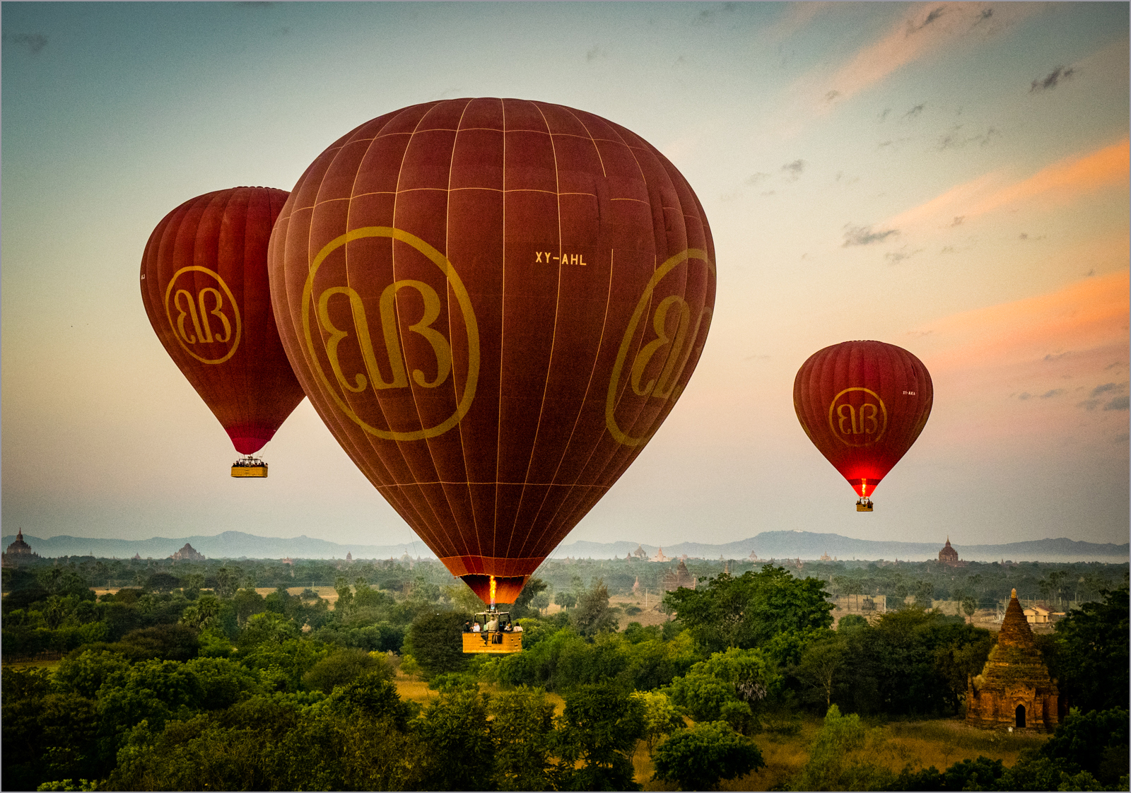 Balloons over Bagan.jpg